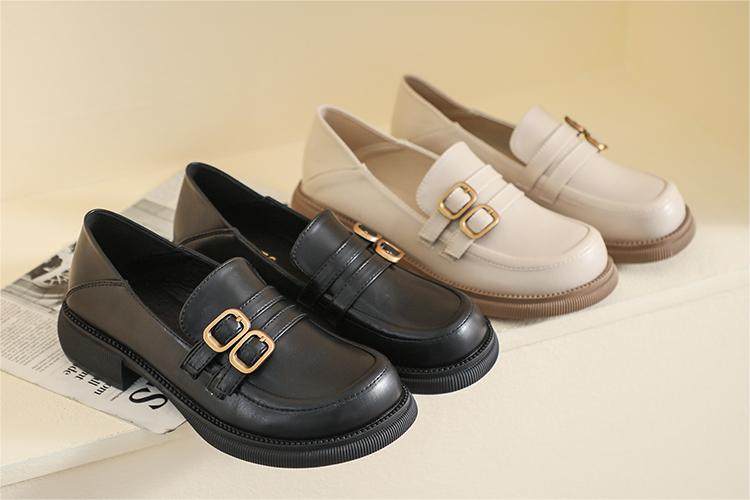 Women's petite leather shoes